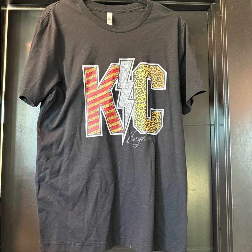 Large Bella canvas black KC Chiefs tshirt